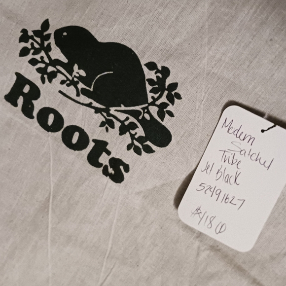 💼 Roots Messenger Bag - Picture 7 of 16